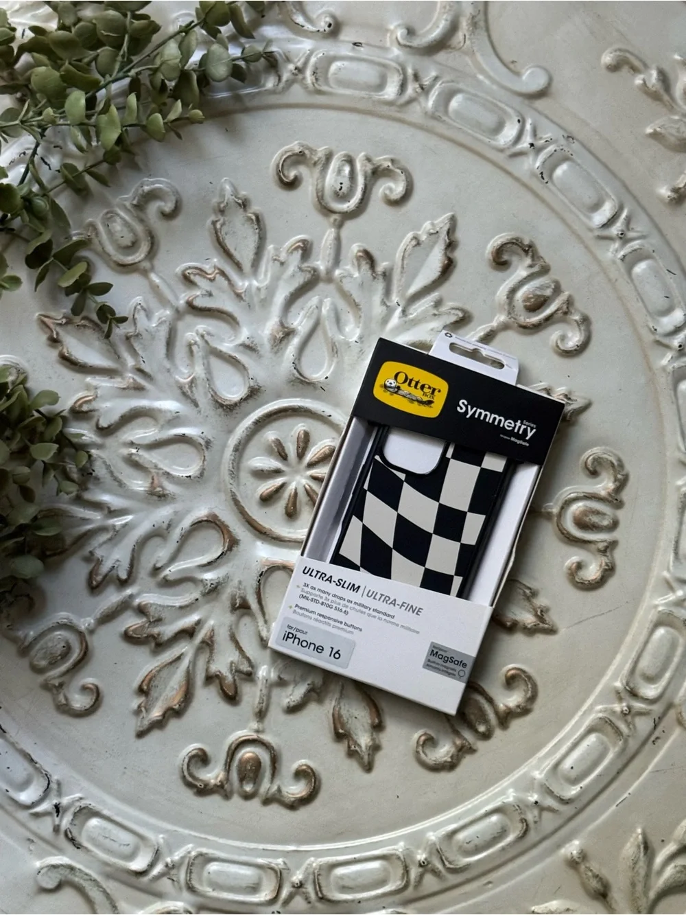Otter Box Series Symmetry Ultra-Slim iPhone 16 Case Checkered Black & White